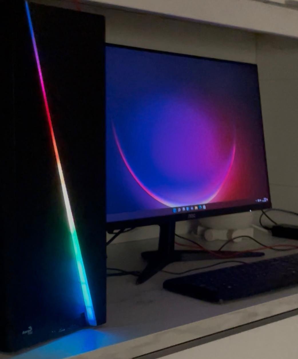 Gaming PC + Monitor + toetsenbord + muis + HDMI kabel // Ryzen 5 - 32GB RAM