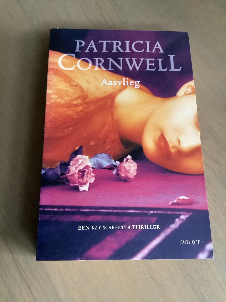 10 Spannende thrillers, boeken van verschillende schrijvers.