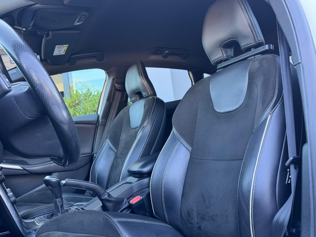 Volvo V40 2.0 d2 r-design business * nap * 100% onderhouden * 2e eigenaar