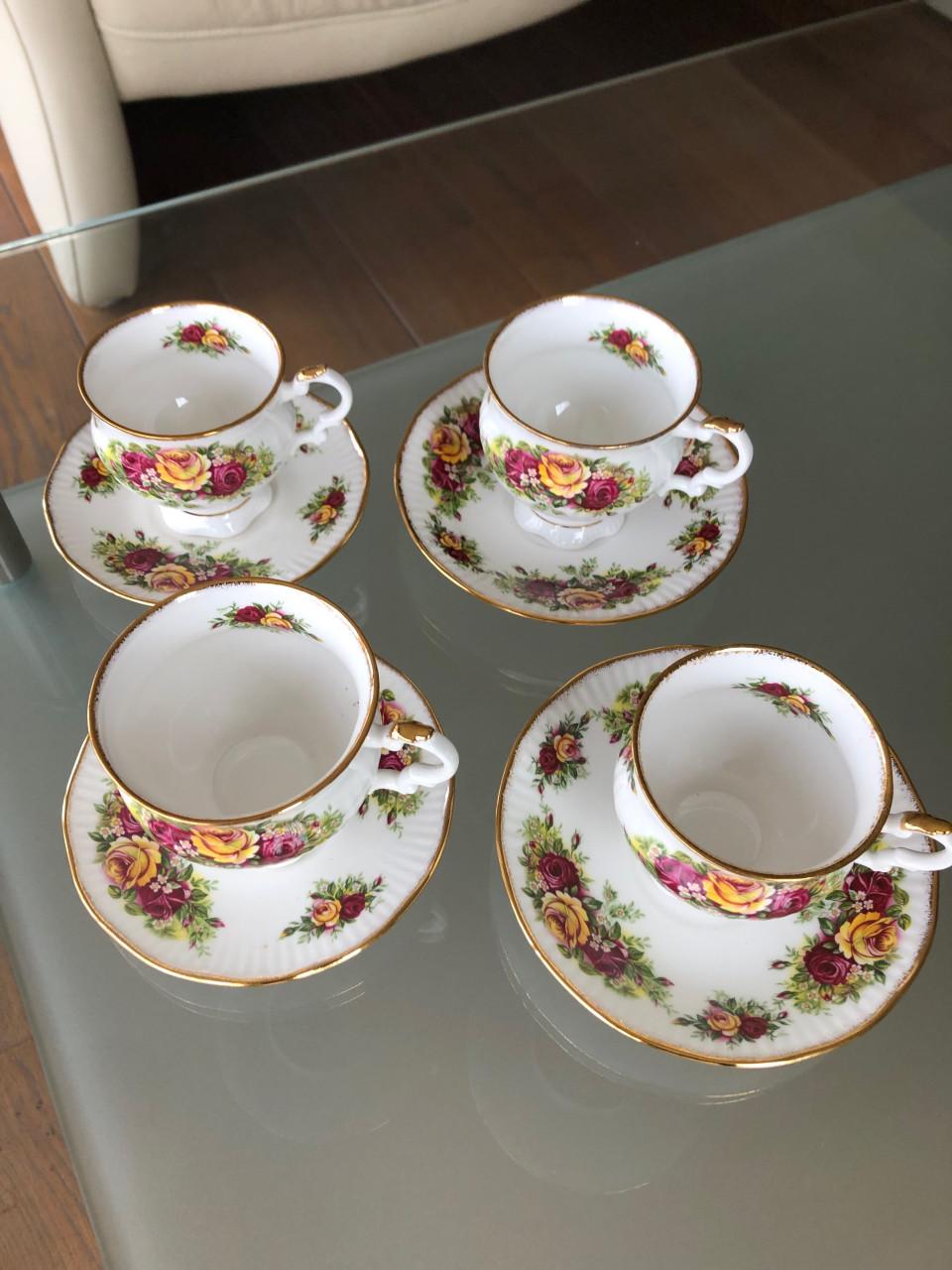 4 vintage kop en schotels