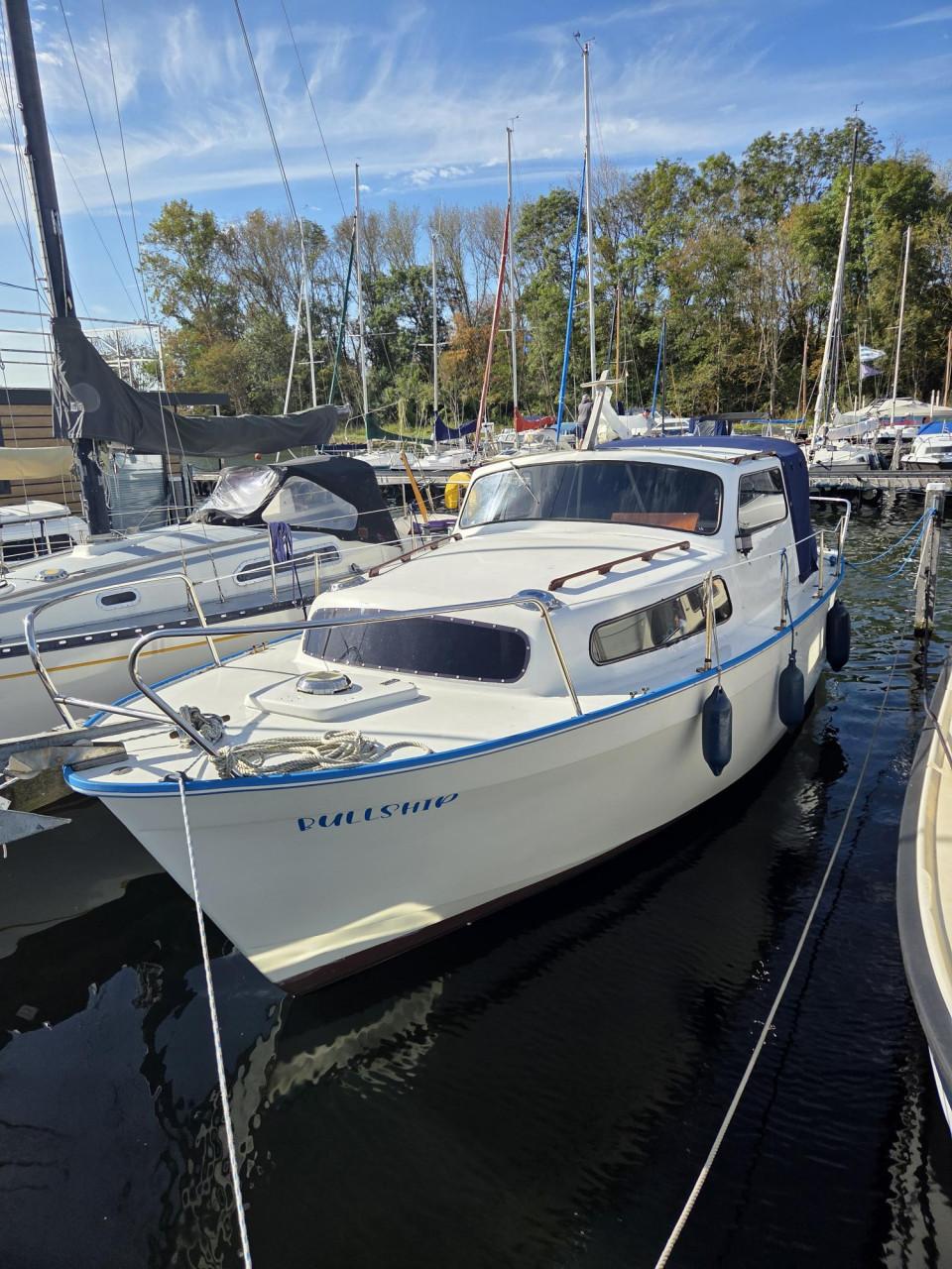 Albin 25