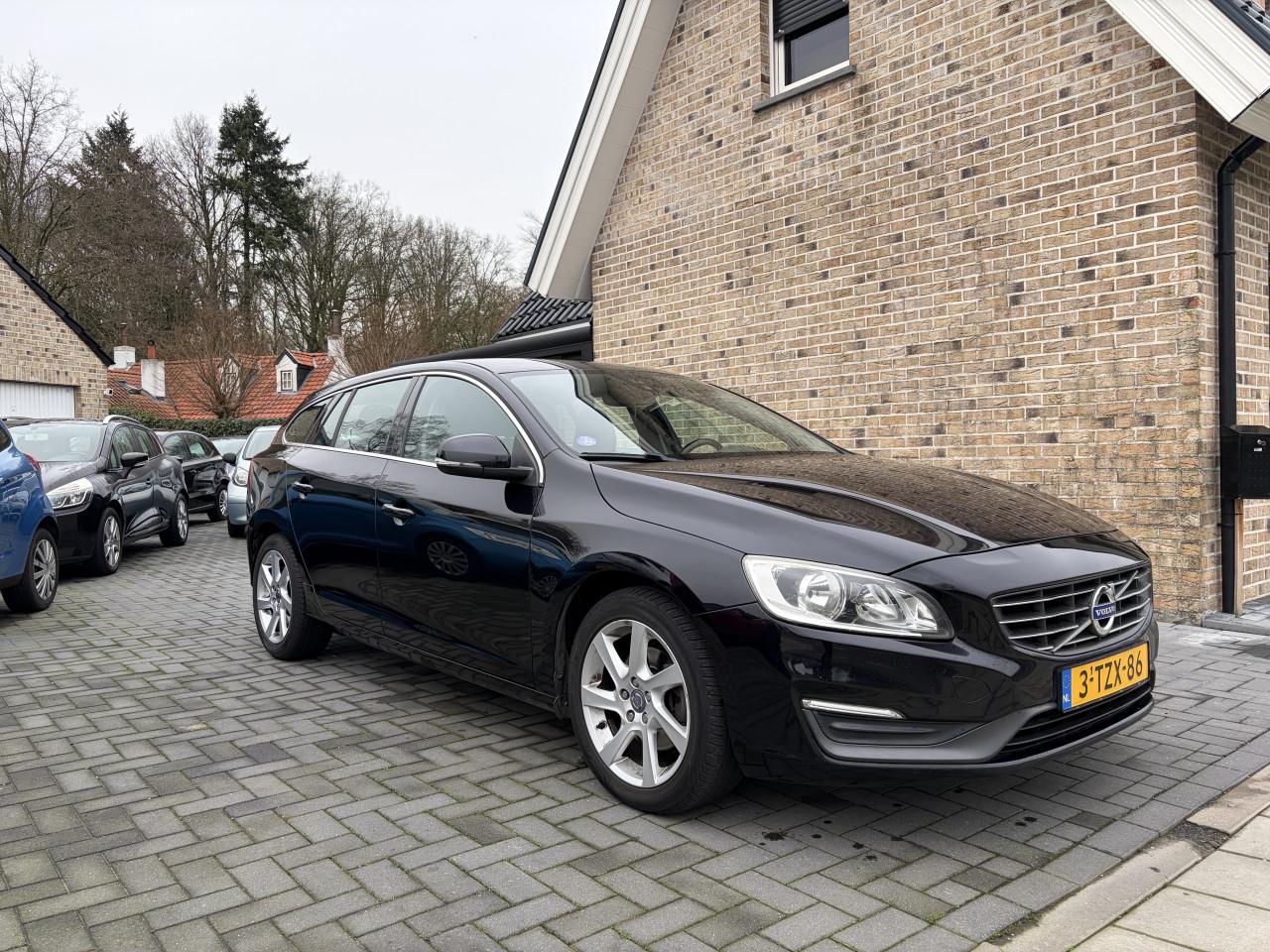 Volvo V60 1.6 T3 Momentum AUTOMAAT / PDC / CT / NAVI / AIRCO/ORG NL 2014