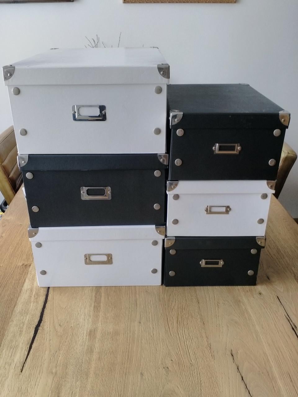 Opberg dozen zwarte en witte