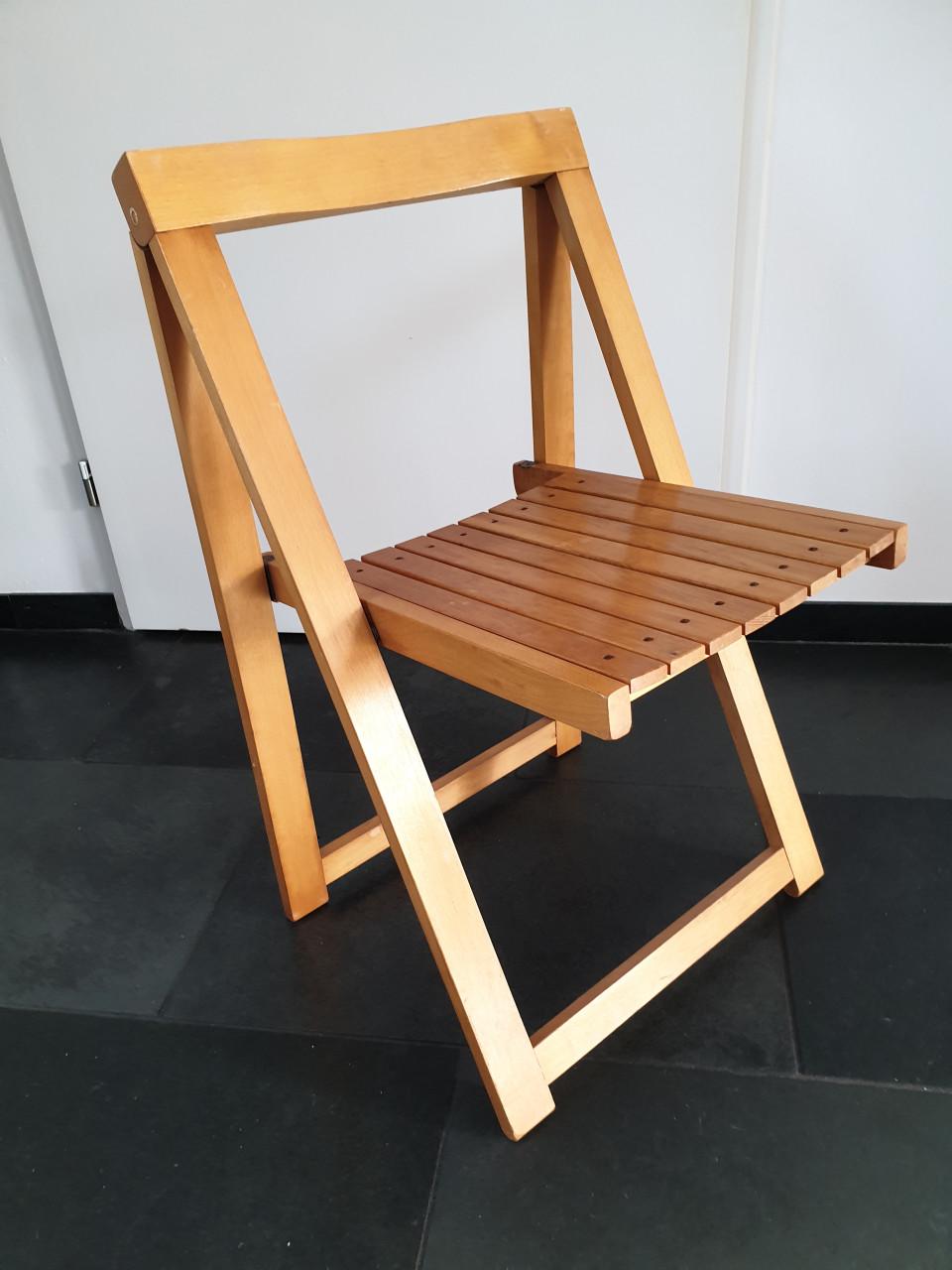 6 Houten Klapstoelen