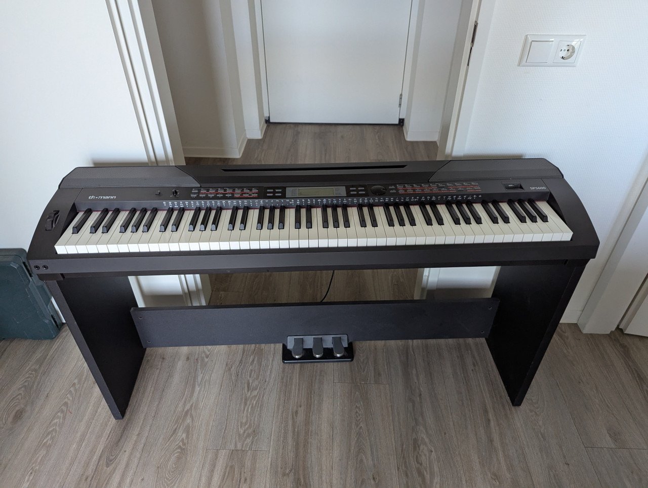 Thomann SP-5600 + standaardmeubel