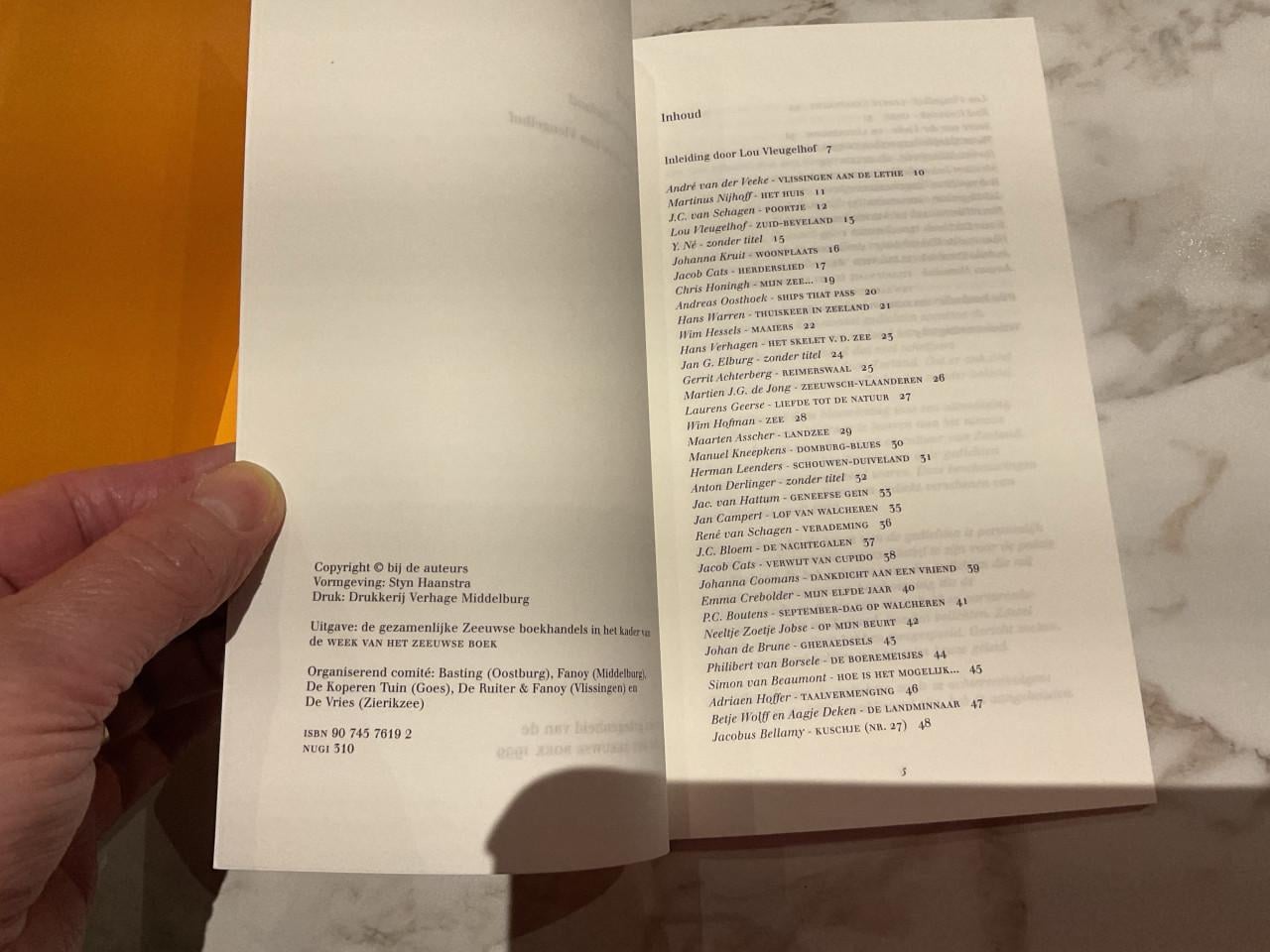 Zee en land,    gedichten over zeeland , door Lou Vleugelhof