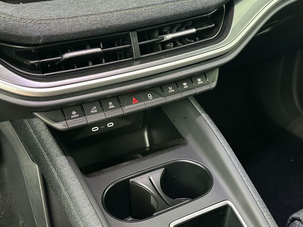 Skoda Elroq business edition tour elektromotor 210 kw / 286 pk