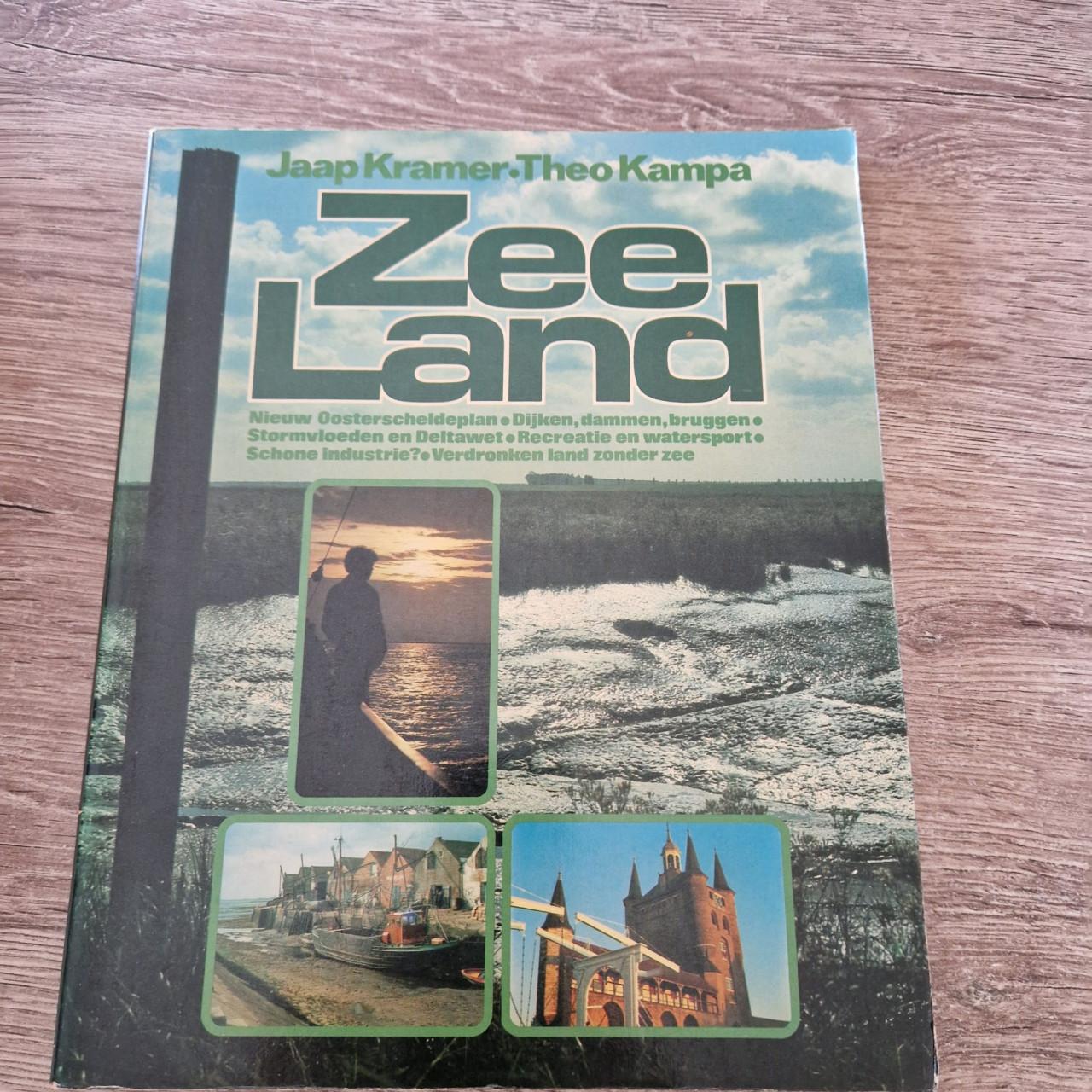 Verzameling boeken over schouwen-duiveland en Zeeland