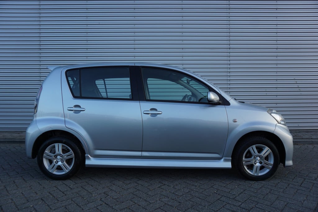 Daihatsu Sirion 2 1.3-16v sport airco / elektr. ramen / nap