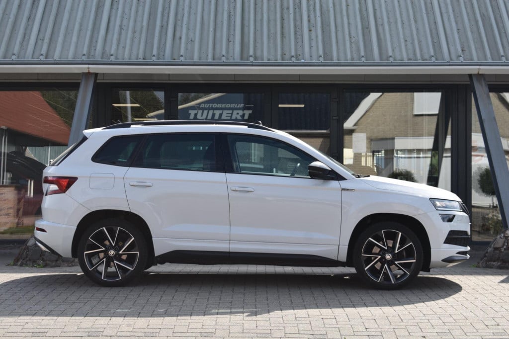Skoda Karoq 1.5 tsi act sportline | panoramadak | canton | dealer onderhoud