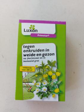 Middel onkruiden in weide en gazon