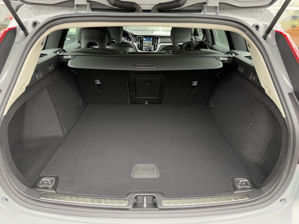 Volvo V60 b3 aut7 163pk essential ed| adap.cruise| camera| stoel.verw
