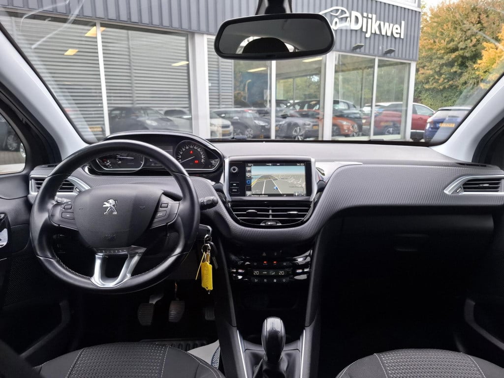 Peugeot 208 1.2 allure nav/clim/lmv/park