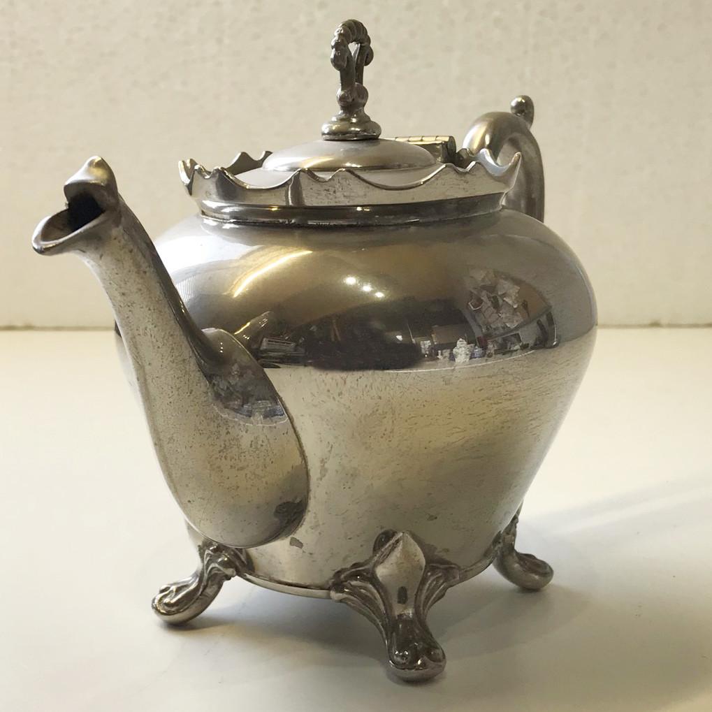 J. N. Daalderop koffiepot en theepot met warmhoudstel