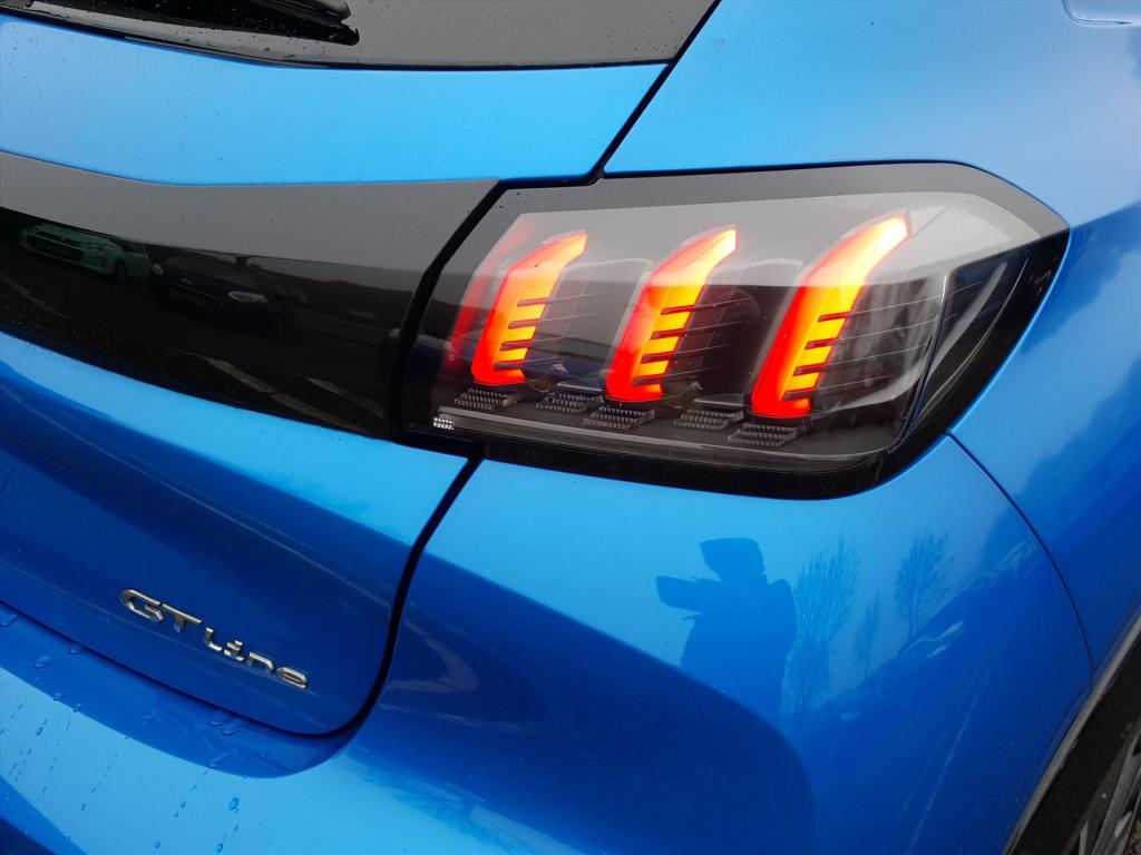 Peugeot 208 1.2 100pk gt-line 3d cockpit | apple carplay&android auto | nav