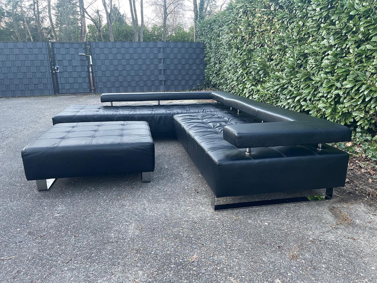 Montèl Cipriani zwart leren hoekbank met hocker en gratis levering