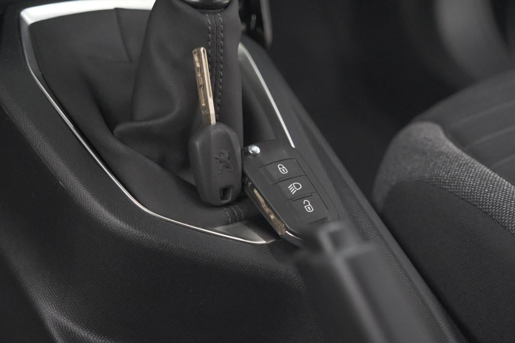 Peugeot 2008 puretech 130 active | camera | apple carplay | parkeersensoren