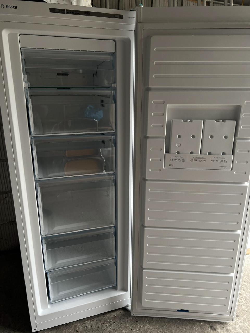 Bosch NoFrost vrieskast 161x60 cm. Inhoud Vriezer 221 liter klasse A++