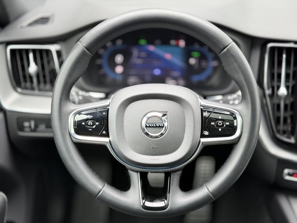 Volvo XC60 t6 340pk recharge r-design| panodak| adap.cruise| 360camera| tre
