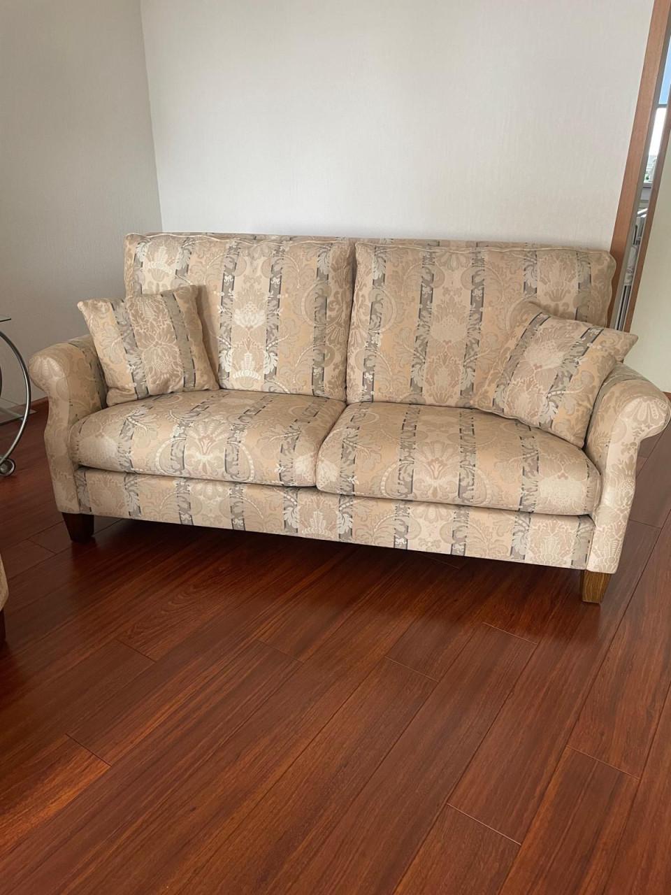 Kwaliteits bank met fauteuil