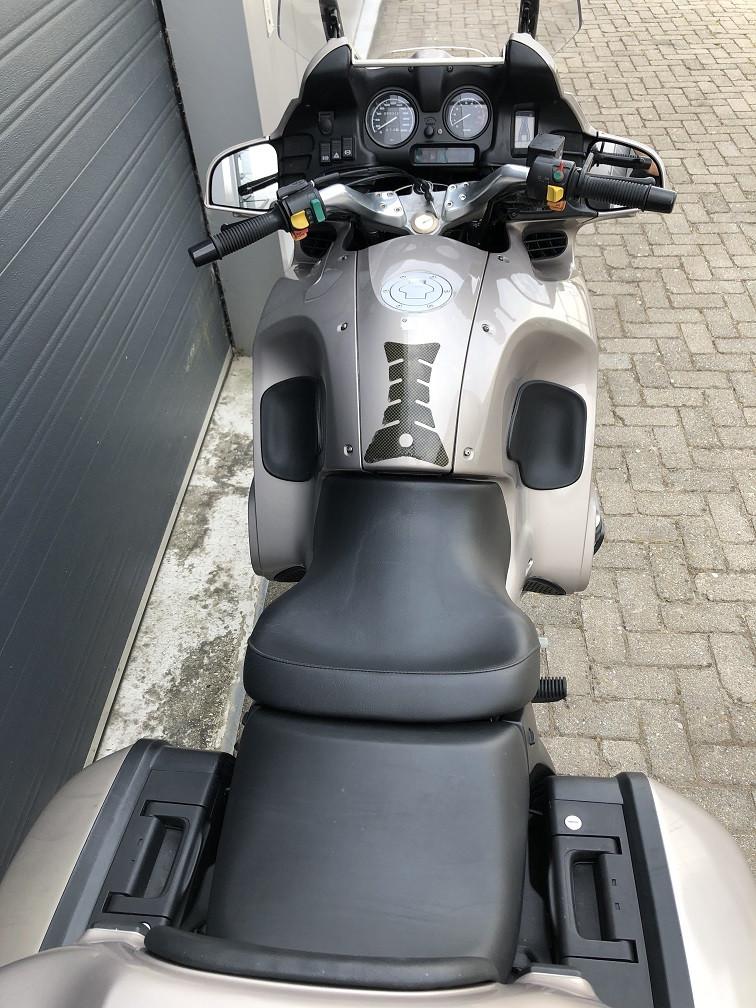 In nieuwstaat zijnde BMW R1100RT uit 2001 met slechts 59dkm, €1995,-