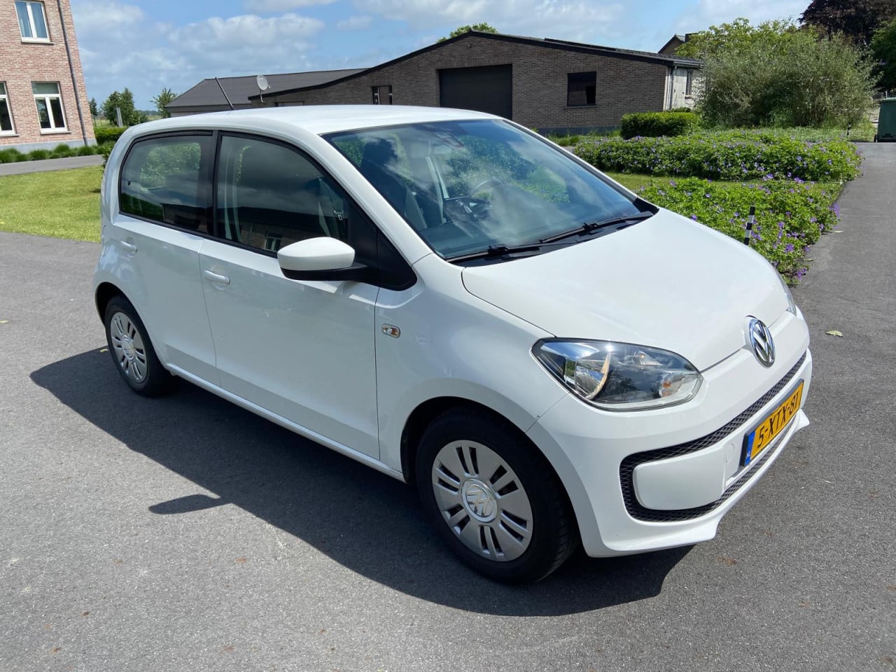 Volkswagen UP! Move up! 2014