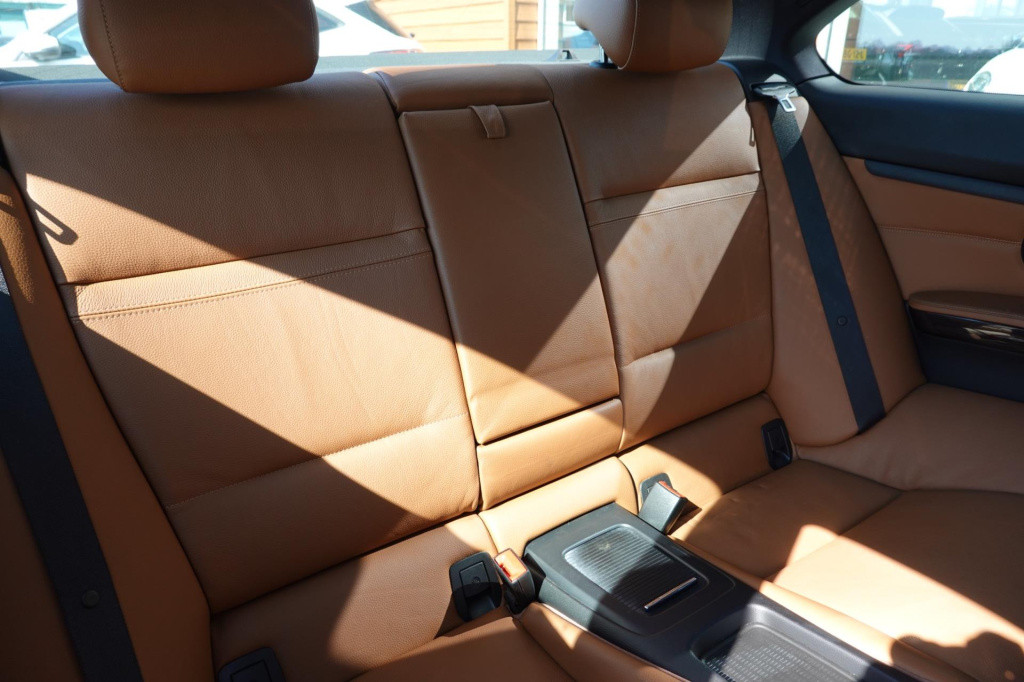 BMW 3-serie coupé 320i corporate lease business line sport