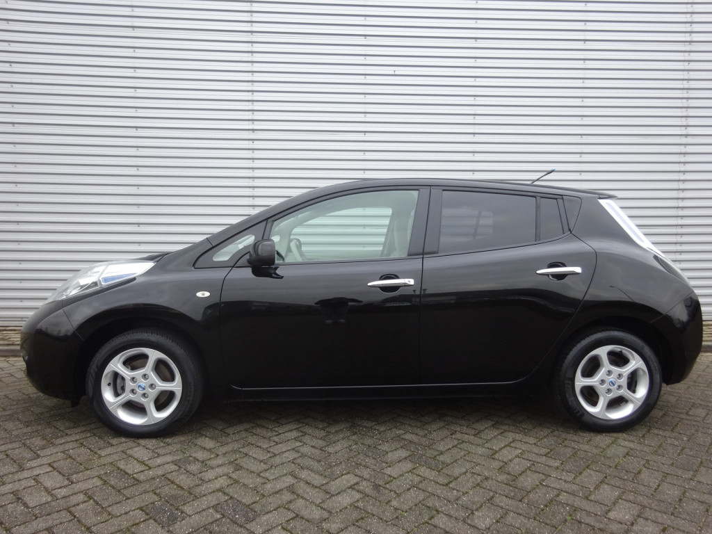 Nissan Leaf base 24 kwh climate / cruise / navi / camera / nap