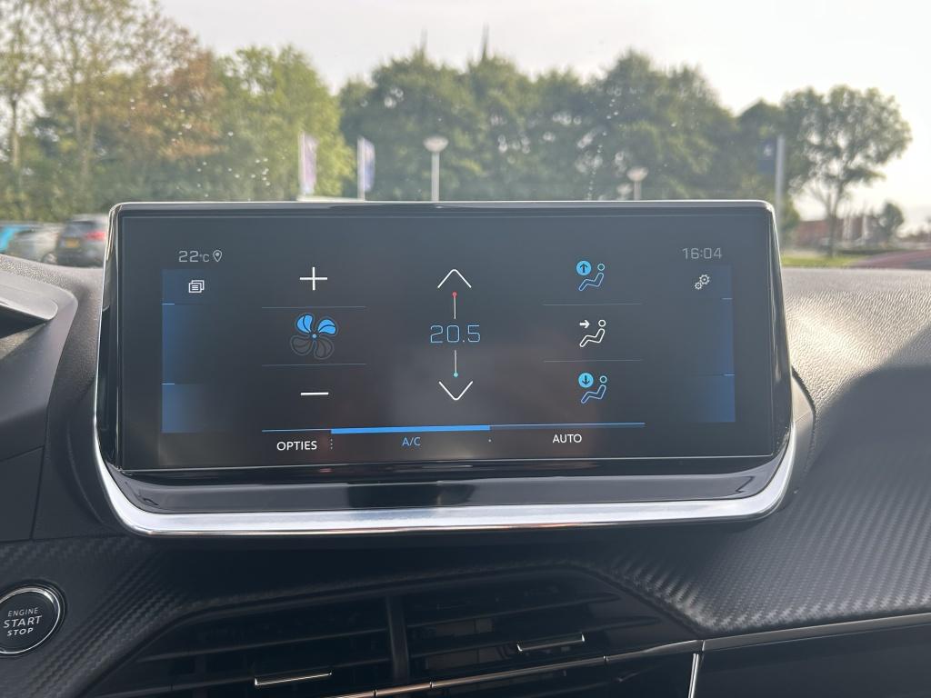Peugeot 208 1.2 puretech 100pk eat8 allure pack 3d cockpit | apple carplay 