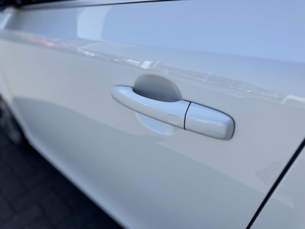 Volvo V40 t3 153pk polar+ sport| panodak| trekhaak| camera| h&k sound
