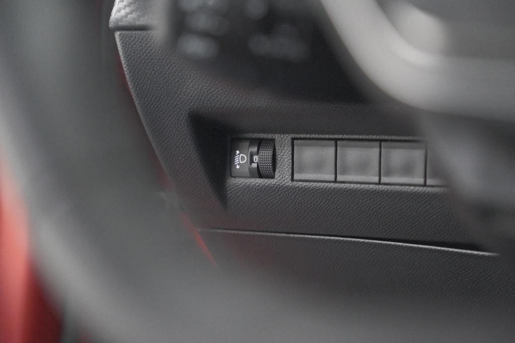 Peugeot 208 puretech 100 active | navigatie | cruise control | apple carpla