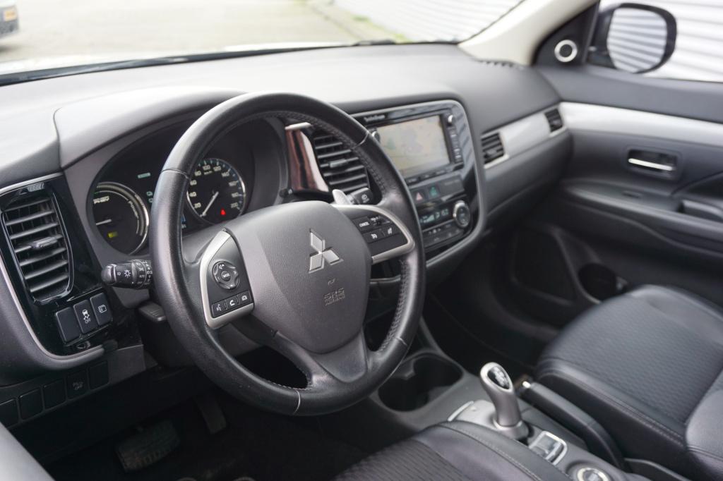 Mitsubishi Outlander 2.0 phev executive edition automaat - navi / cruise / 