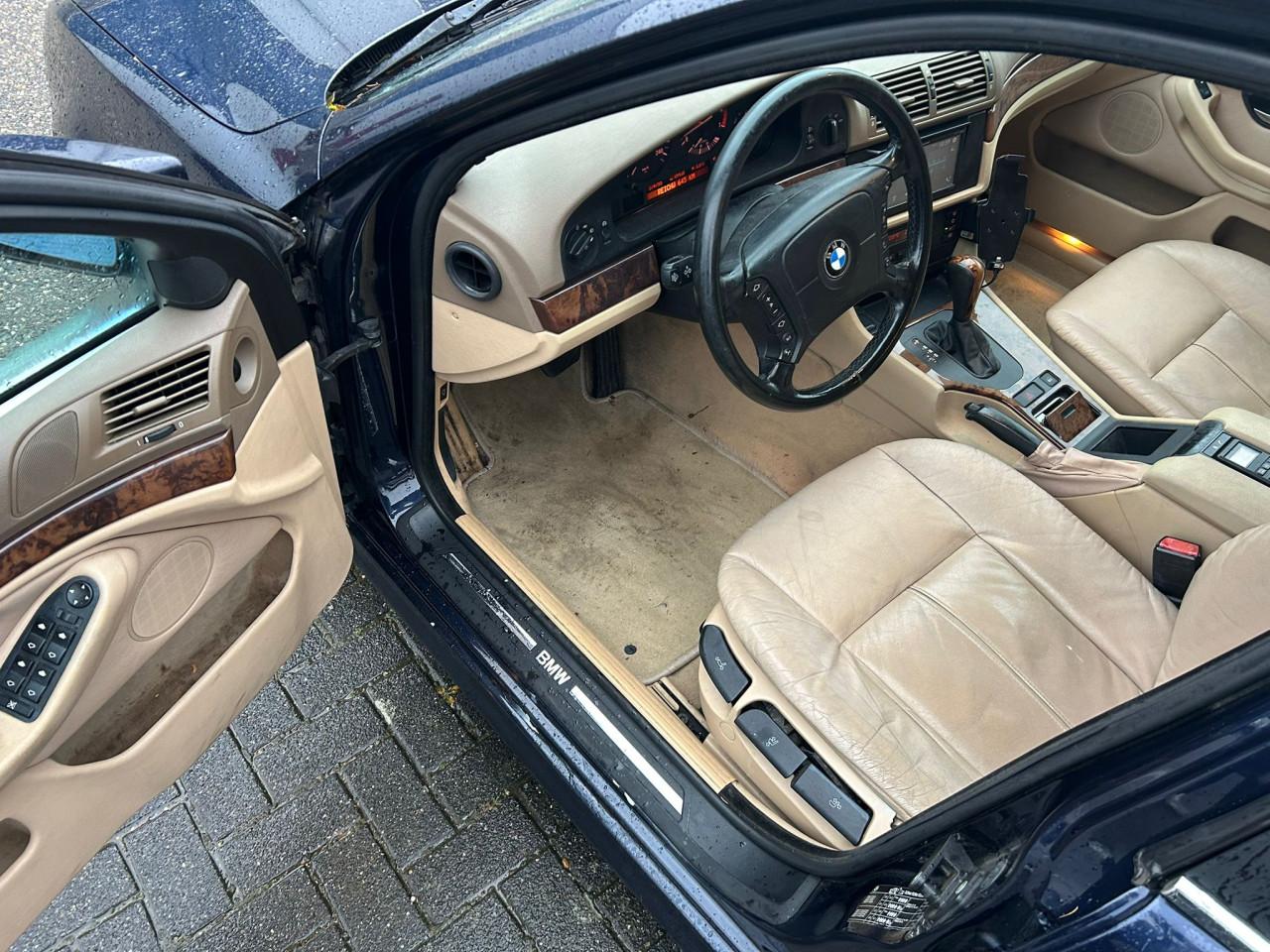 BMW 5-serie 523i Executive MEENNEEMPRIJS! AUTOMAAT/NW ALLS BANDEN/CLIMATE