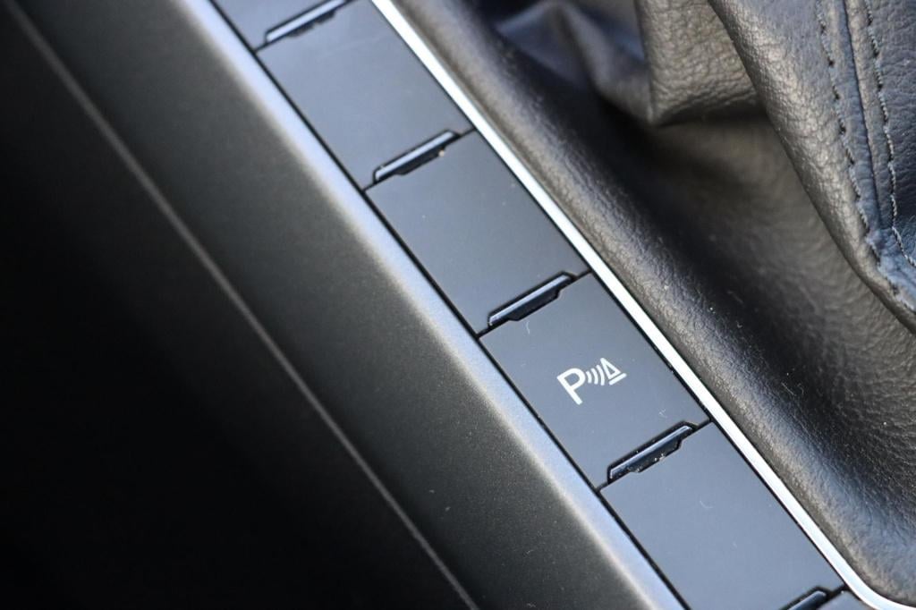 Volkswagen Taigo 1.0 tsi r-line 110pk dsg7 | carplay | adaptive | camera