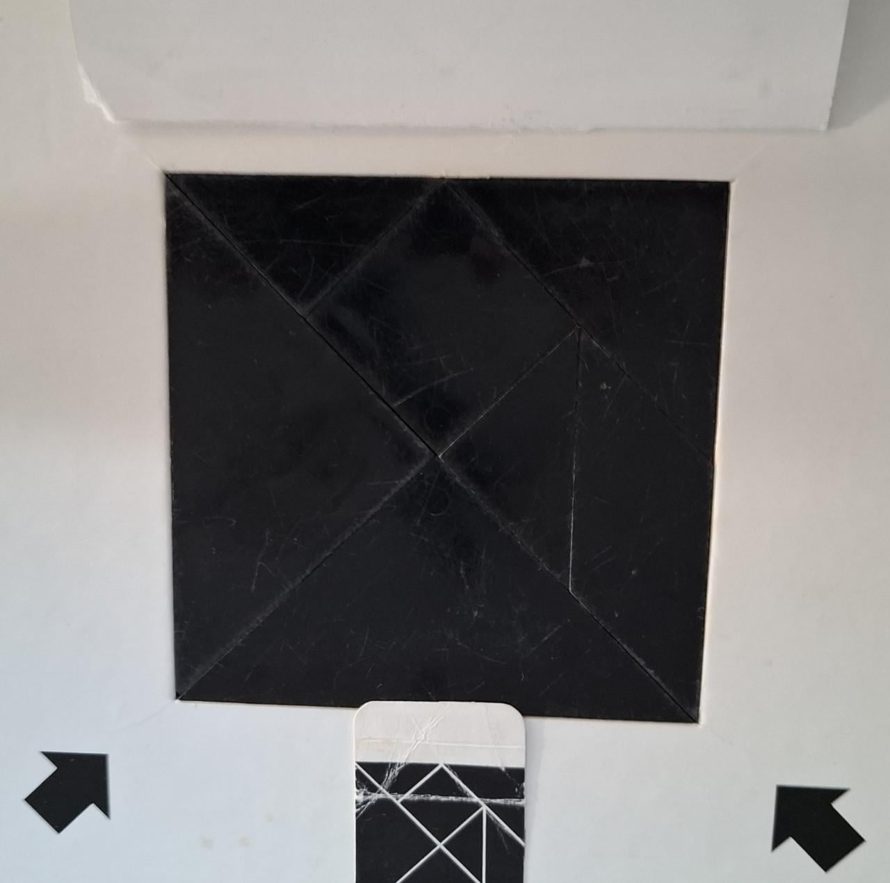 Tangram : het oude Chinese vormenspel, Nederlands en Duits