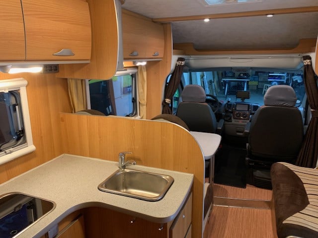 Hele mooie en frisse half integraal Fiat Ducato-McLouis P700 camper