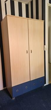 Ruime hang/leg kledingkast - ook geschikt voor kinderkamer