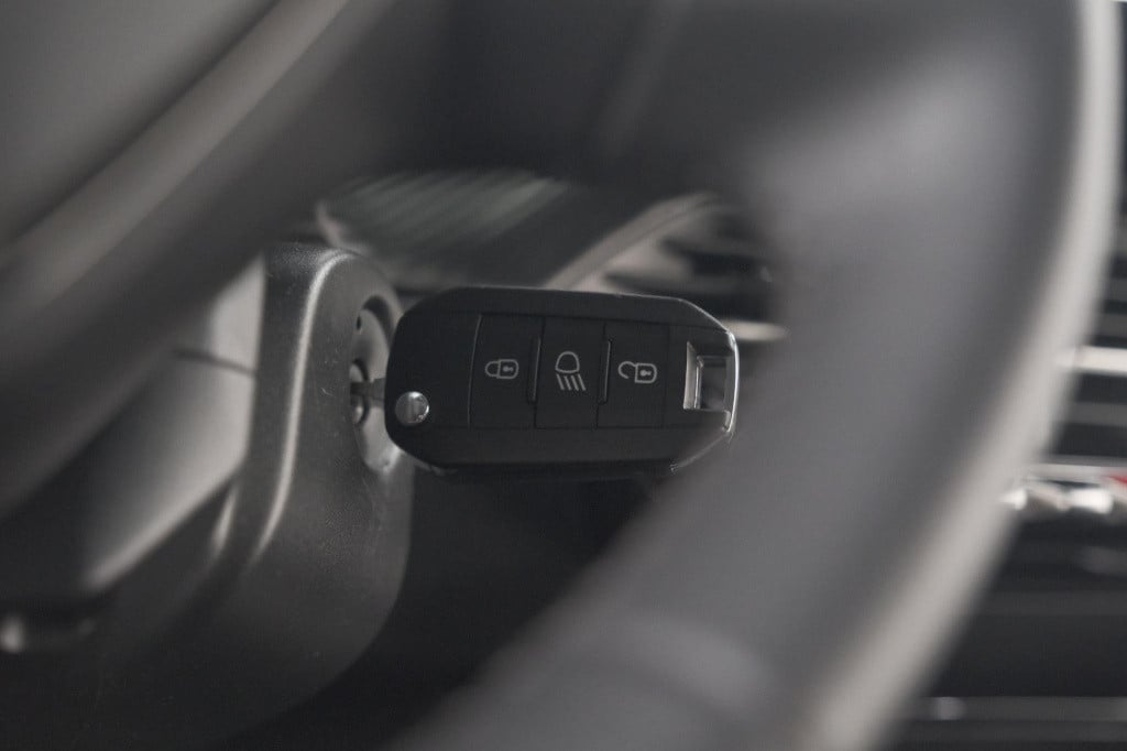 Peugeot 2008 puretech 130 active | camera | apple carplay | parkeersensoren