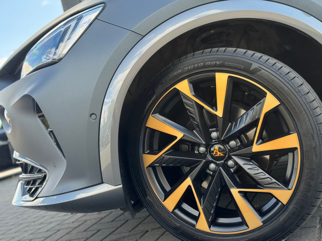 Cupra Formentor 1.4 e-hybrid business * matt grijs * navigatie * trekhaak