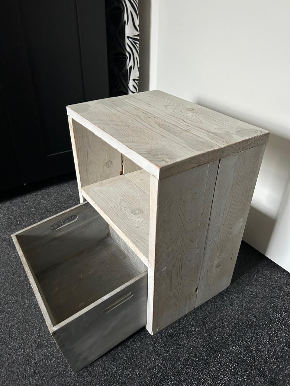 Houten krukje/tafeltje/kastje