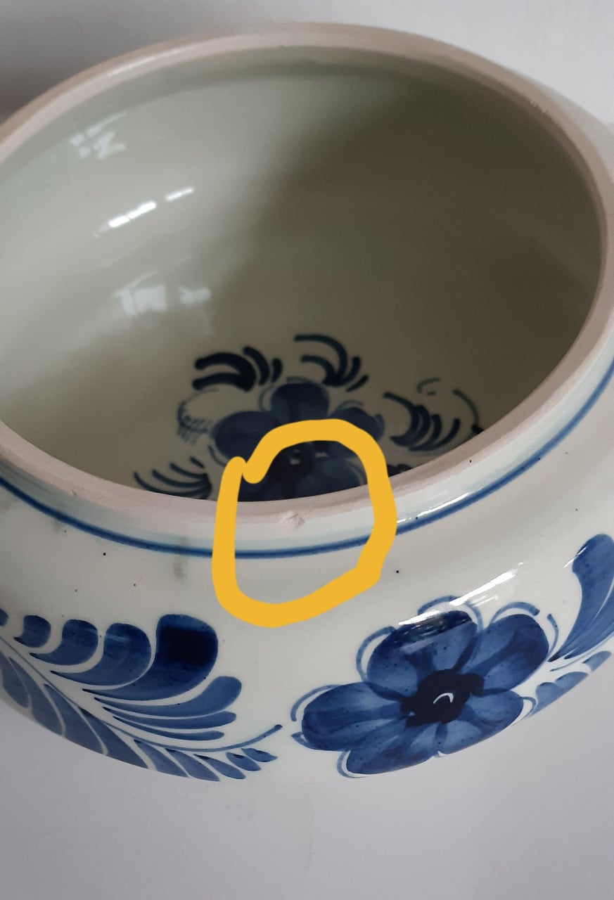 Delfts blauwe pot met deksel, gesigneerd