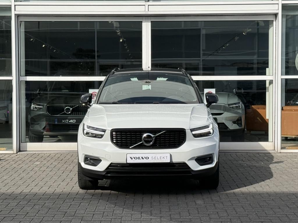 Volvo XC40 t4 190pk aut8 r-design| camera| trekhaak| elek.stoel| stoel.verw
