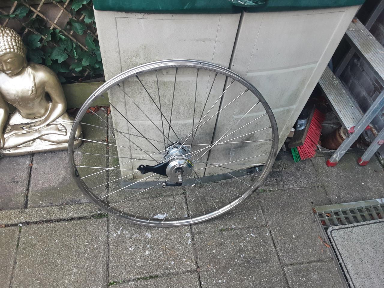 28 inch r.v.s nexus achterwiel, 3 speed,rollerbrake rem