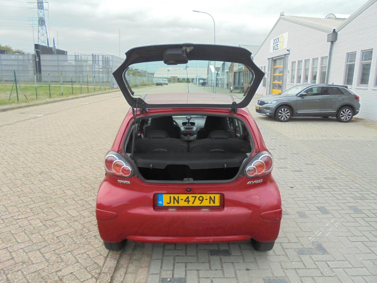 Betrouwbare & Zuinige Toyota Aygo 1.0 Aspiration Red Navigator € 1.250