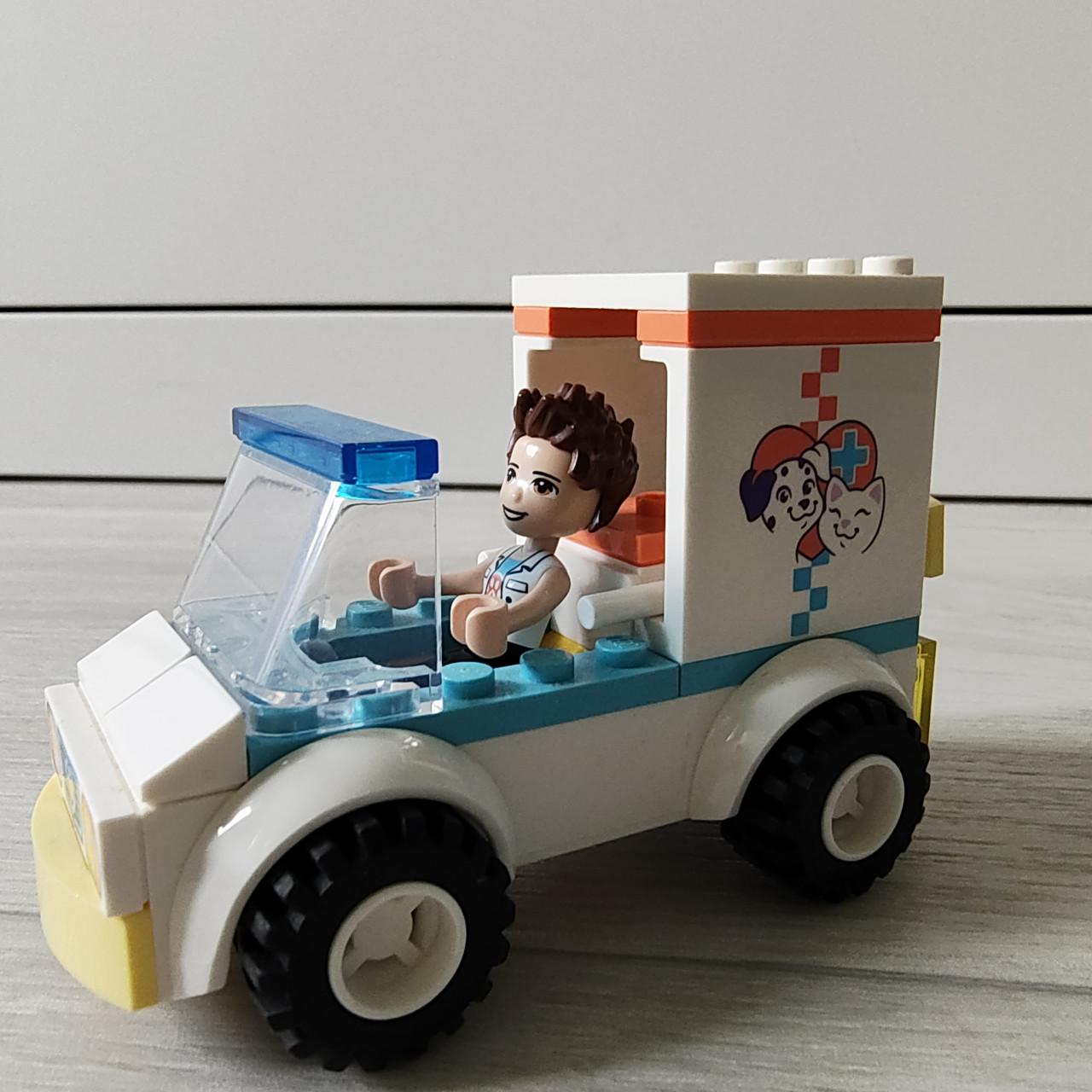 Lego friends honden park met dierenambulance 41738 en 41694.