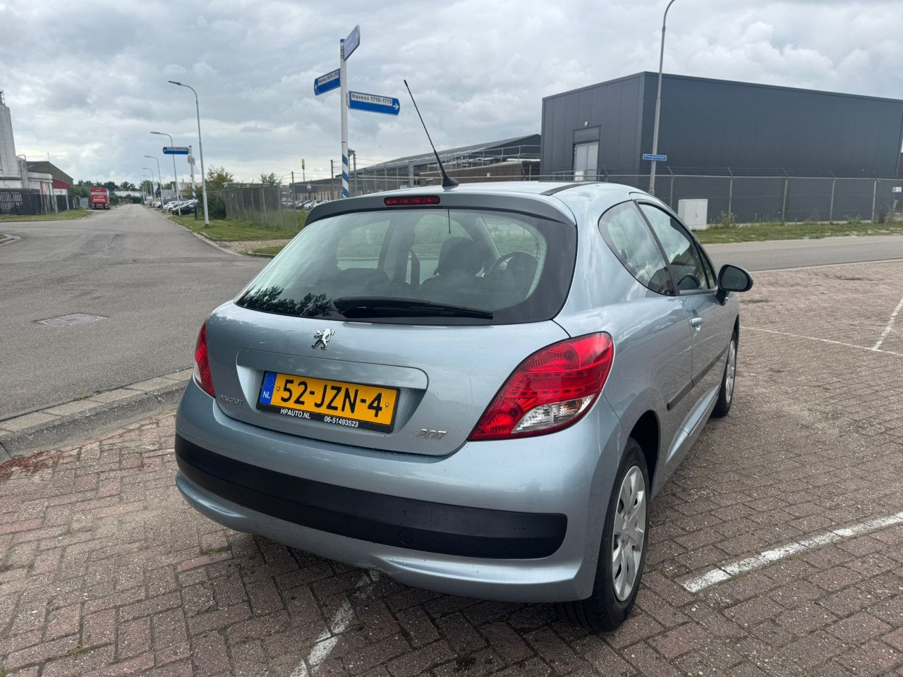 Peugeot 207 bj 2009  1850 euro