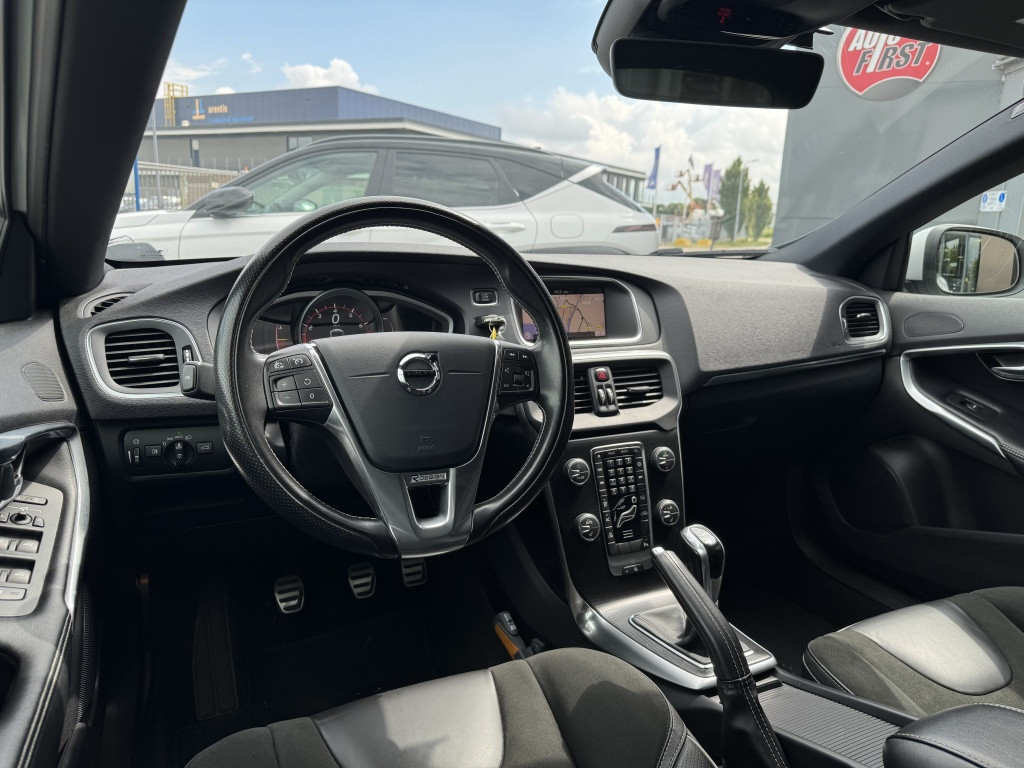 Volvo V40 2.0 t4 business sport r-design 190pk | navigatie | trekhaak afnb