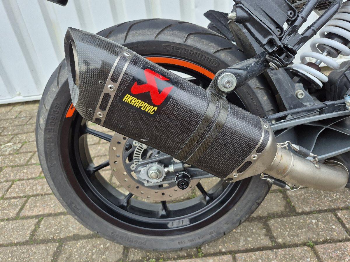 KTM Duke 390 uit 2025, stoere naked bike