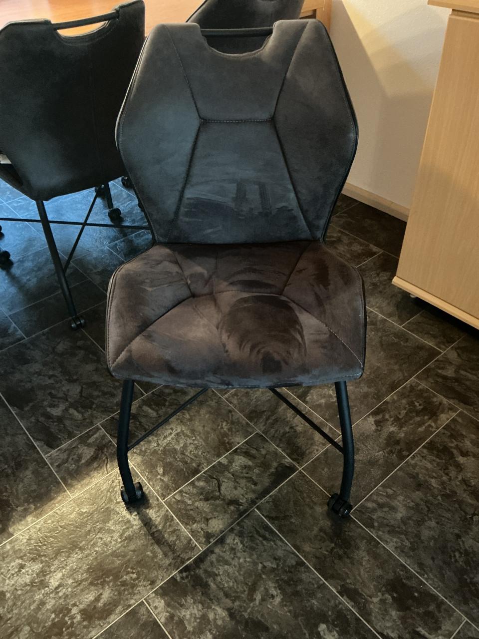 Eetkamertafel, salontafel en bijzettafel