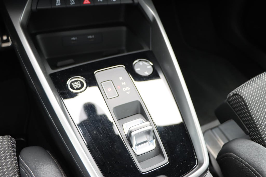 Audi A3 limousine 35 tfsi s edition 150pk s-tronic